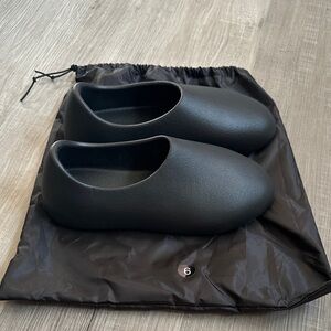 YZY Black Men's Slip-On SLIDES